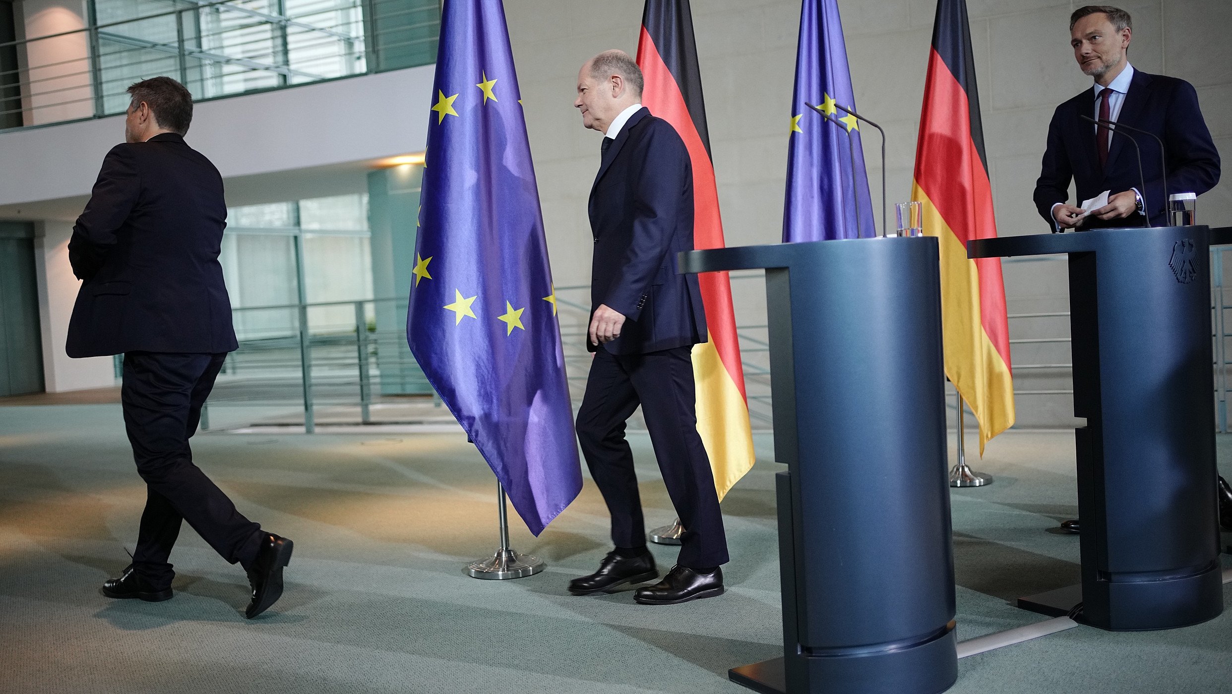 Robert Habeck (l.), Olaf Scholz (m.) und Christian Lindner (r.)