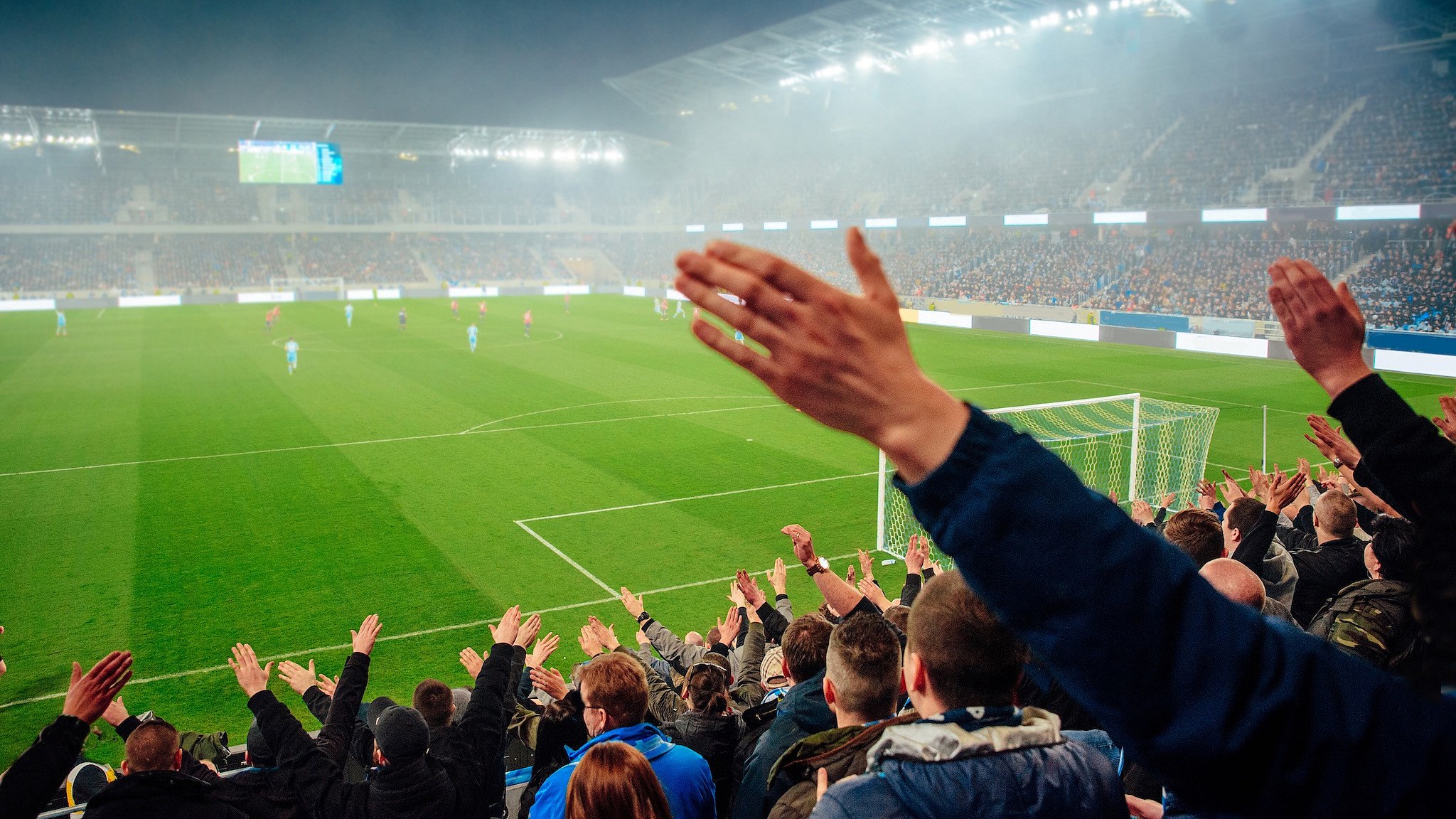 Fans in einem Fußballstadion