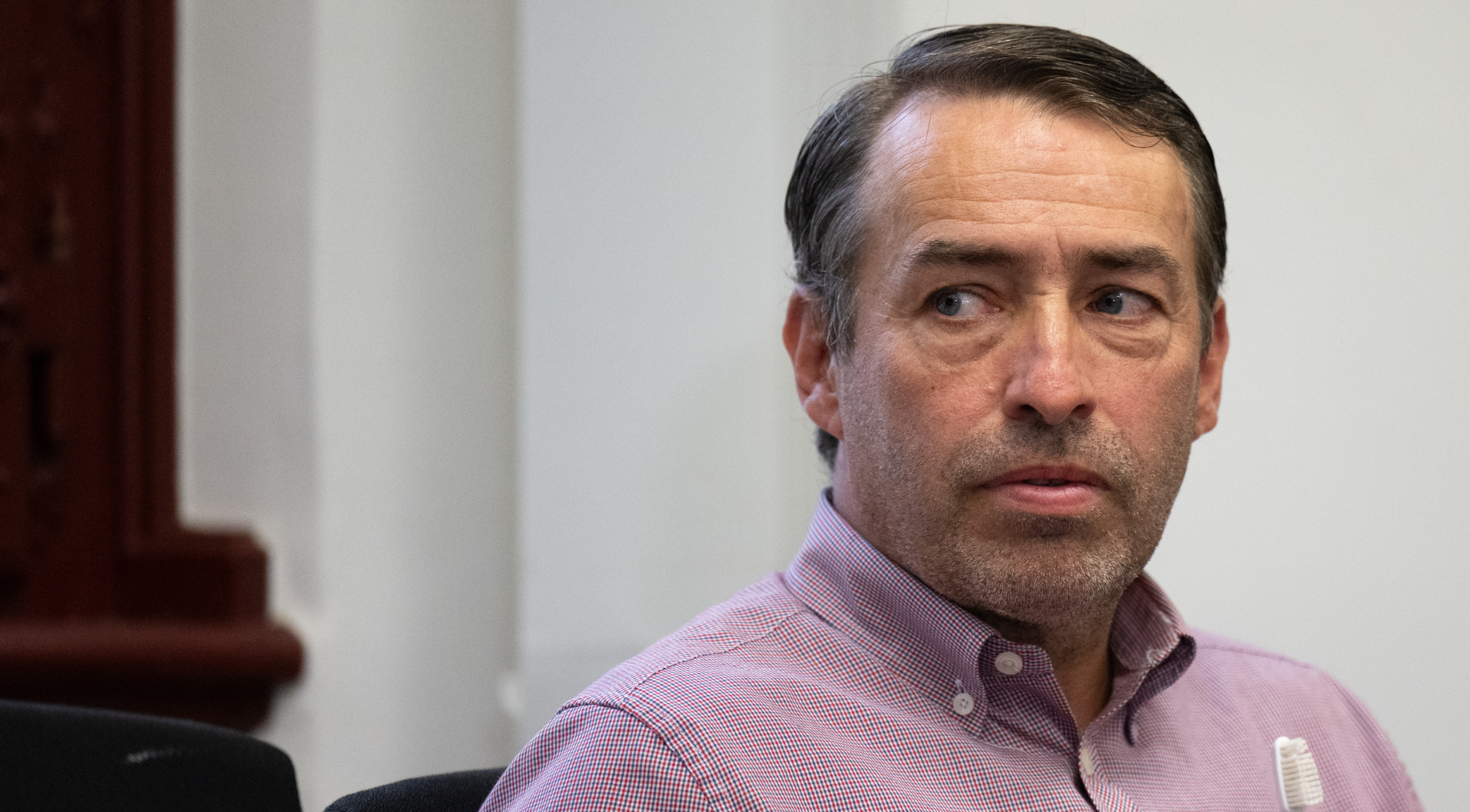 Der Rechtsextremist Sven Liebich sitzt im Saal des Landgerichts Halle/Saale