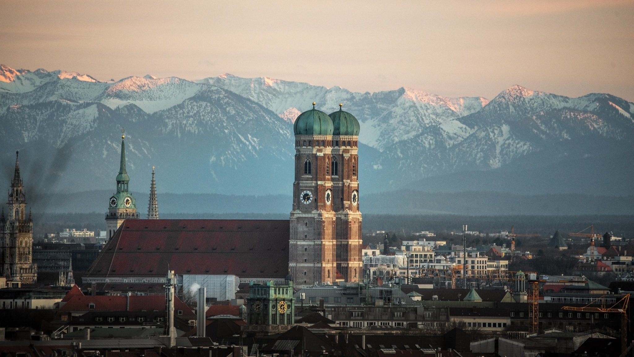 München mit Weitblick auf die Alpen