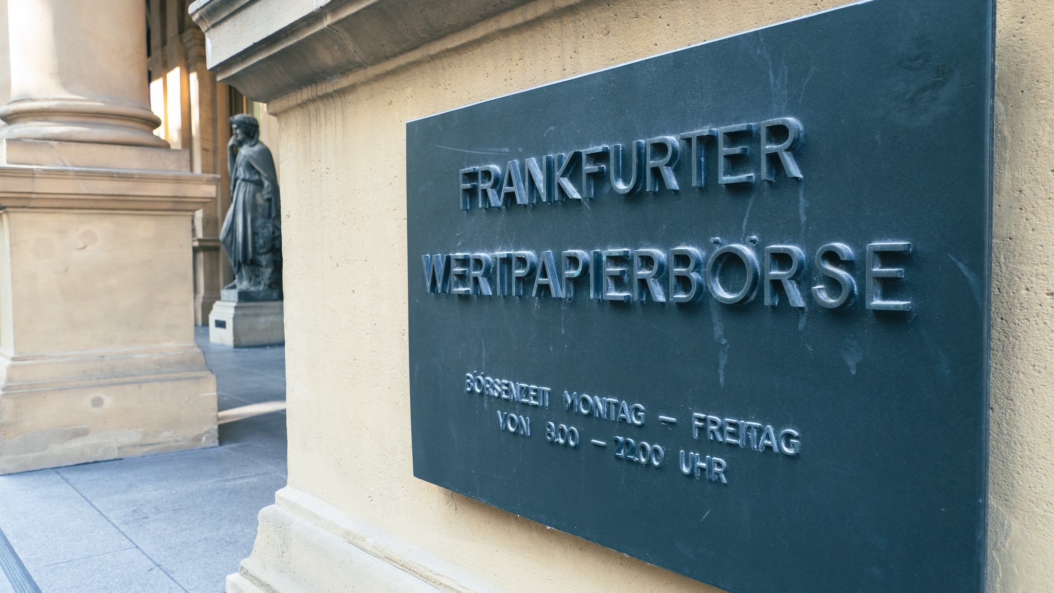 Schild an der Frankfurter Börse