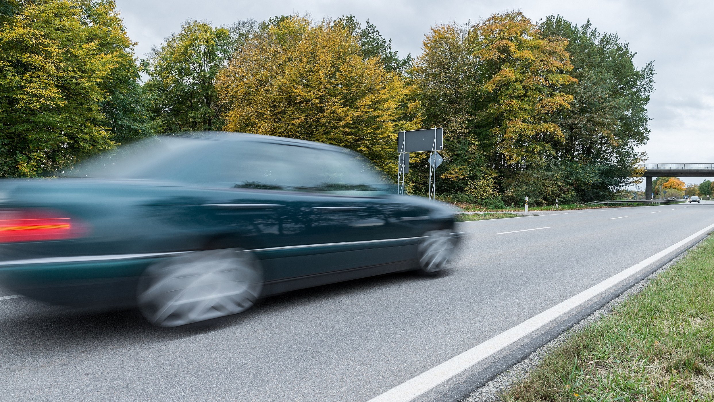 Ein schnelles Auto