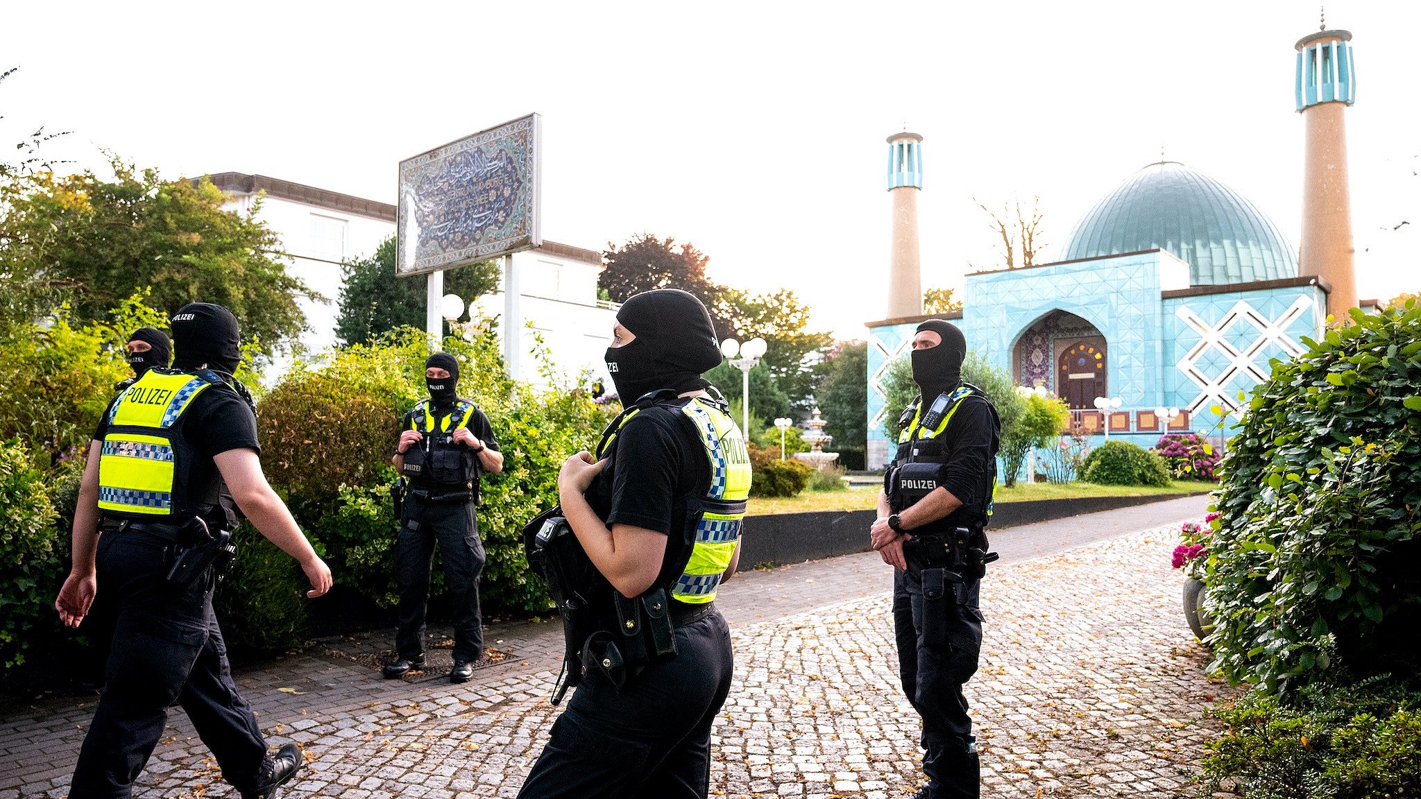 Polizeikräfte an der bekannten blauen Moschee