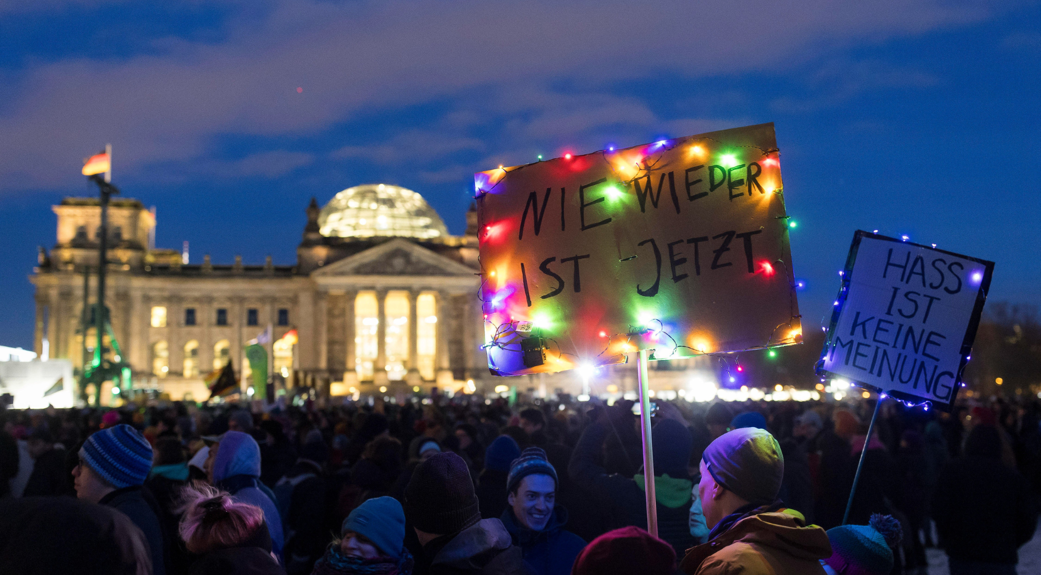 Demonstration  "Demokratie verteidigen: Zusammen gegen Rechts"