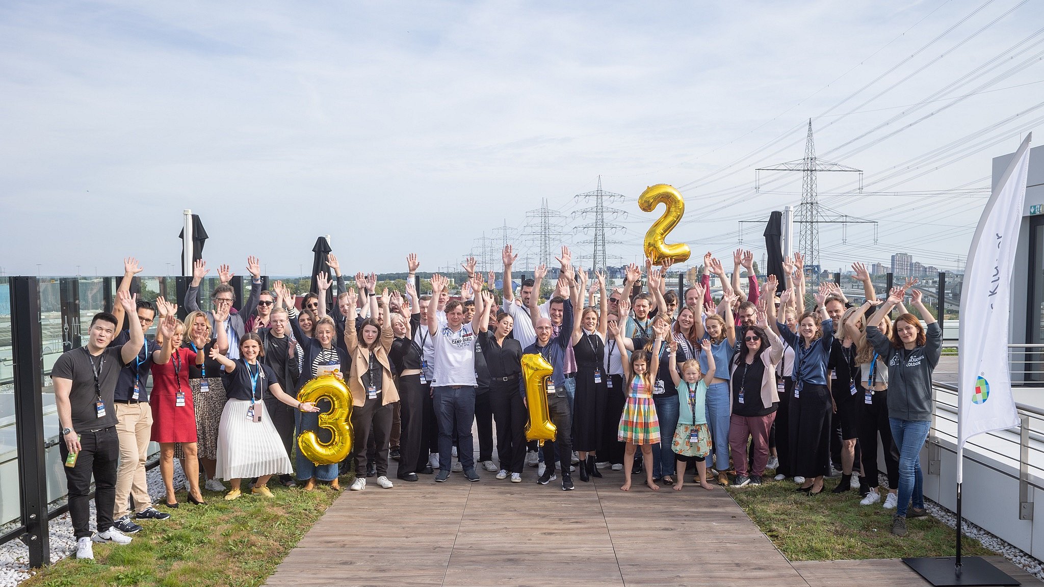 Gruppenbild der Teilnehmenden des 6. Legal Hackathons