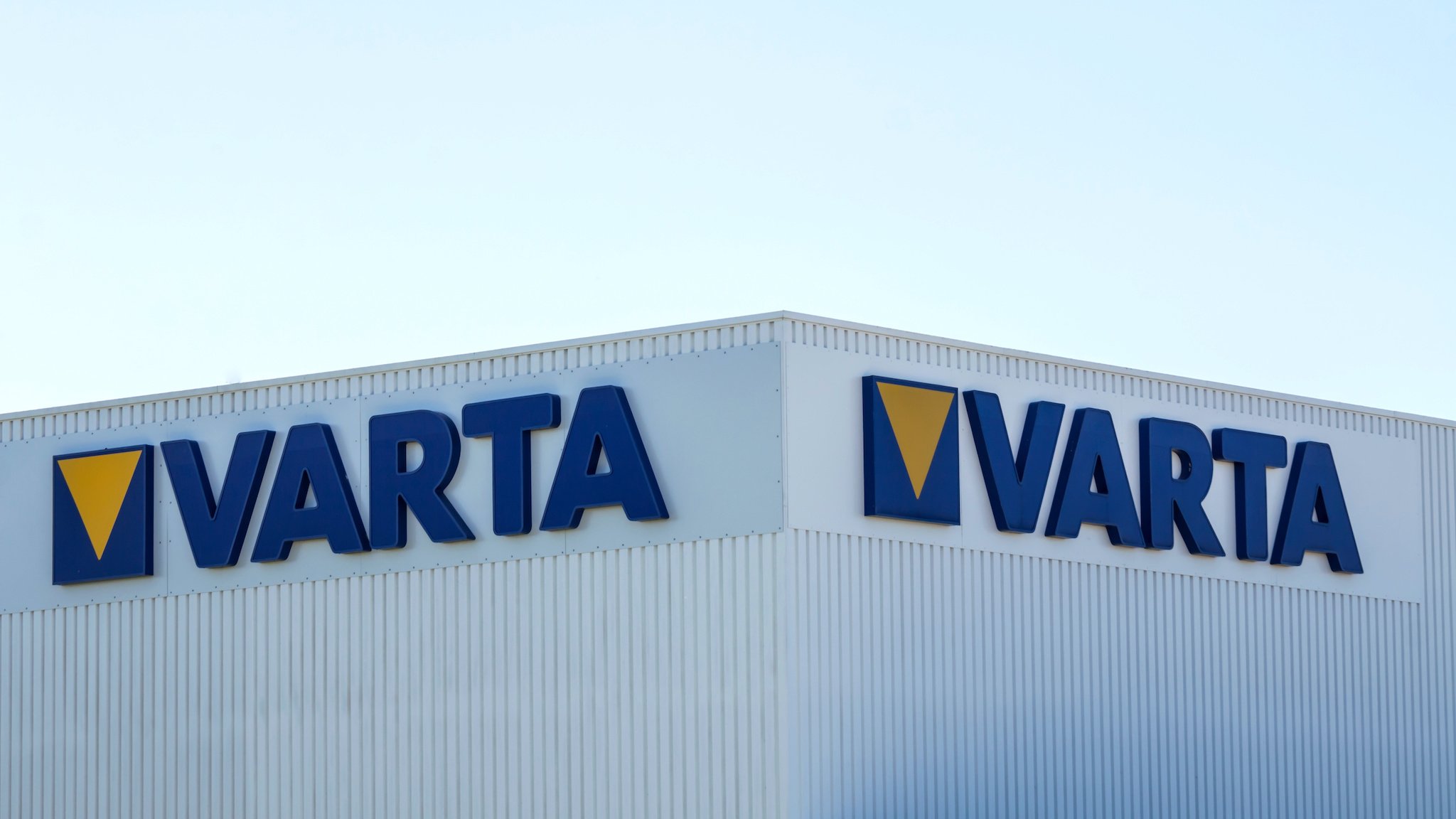 Gebäude mit Varta-Logo