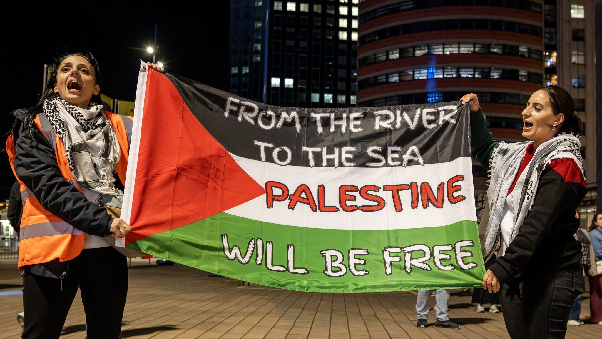 Plakat mit "From the River to the Sea, Palestine will be free", 13.04.2024, Rotterdam