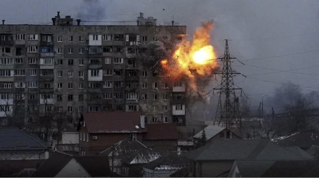 Mariupol unter Beschuss Foto: picture alliance/ASSOCIATED PRESS/Evgeniy Maloletka